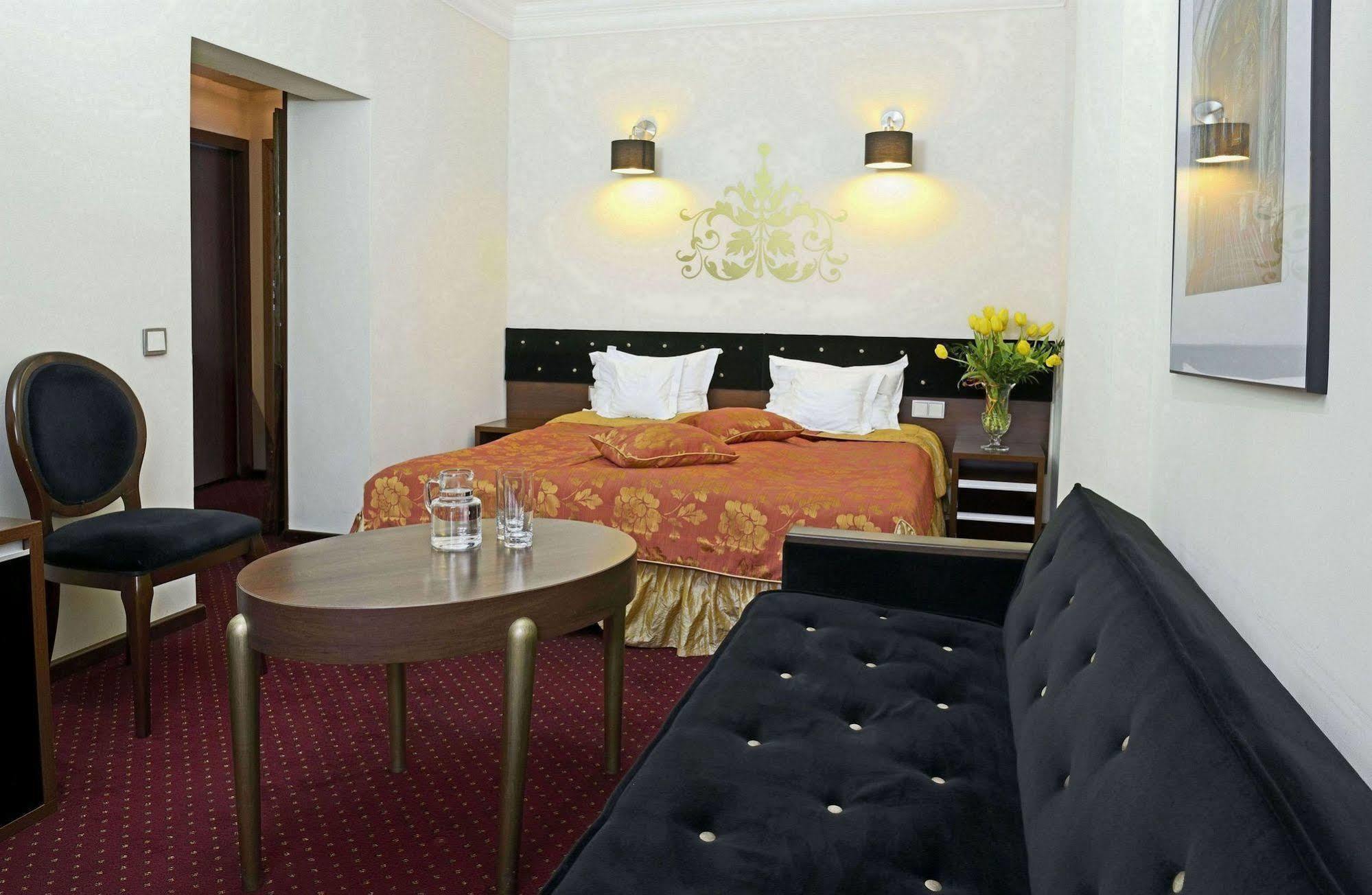 Dwor Kombornia Hotel&Spa Exterior foto